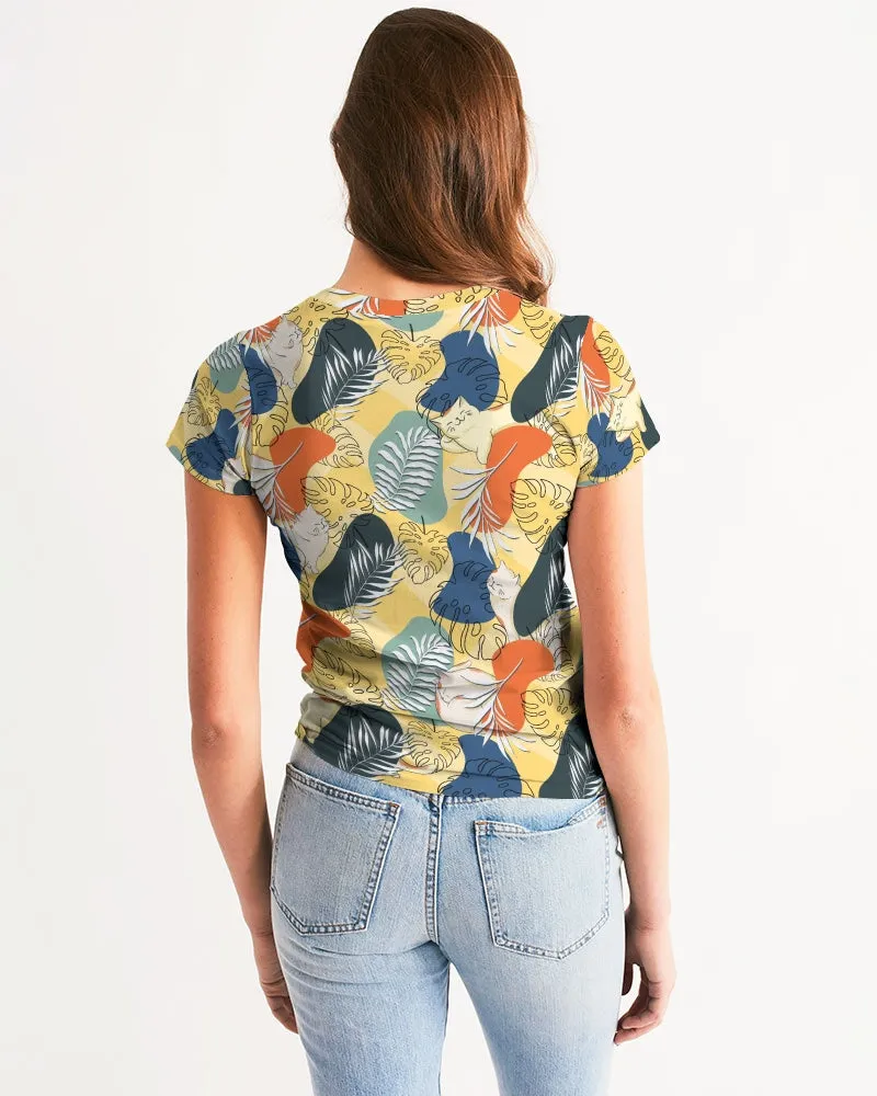 Cats under leafs Women's Tee