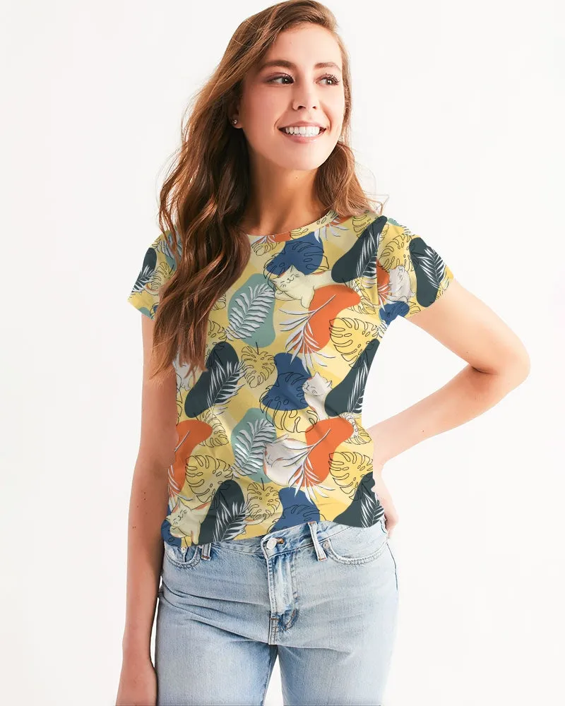 Cats under leafs Women's Tee