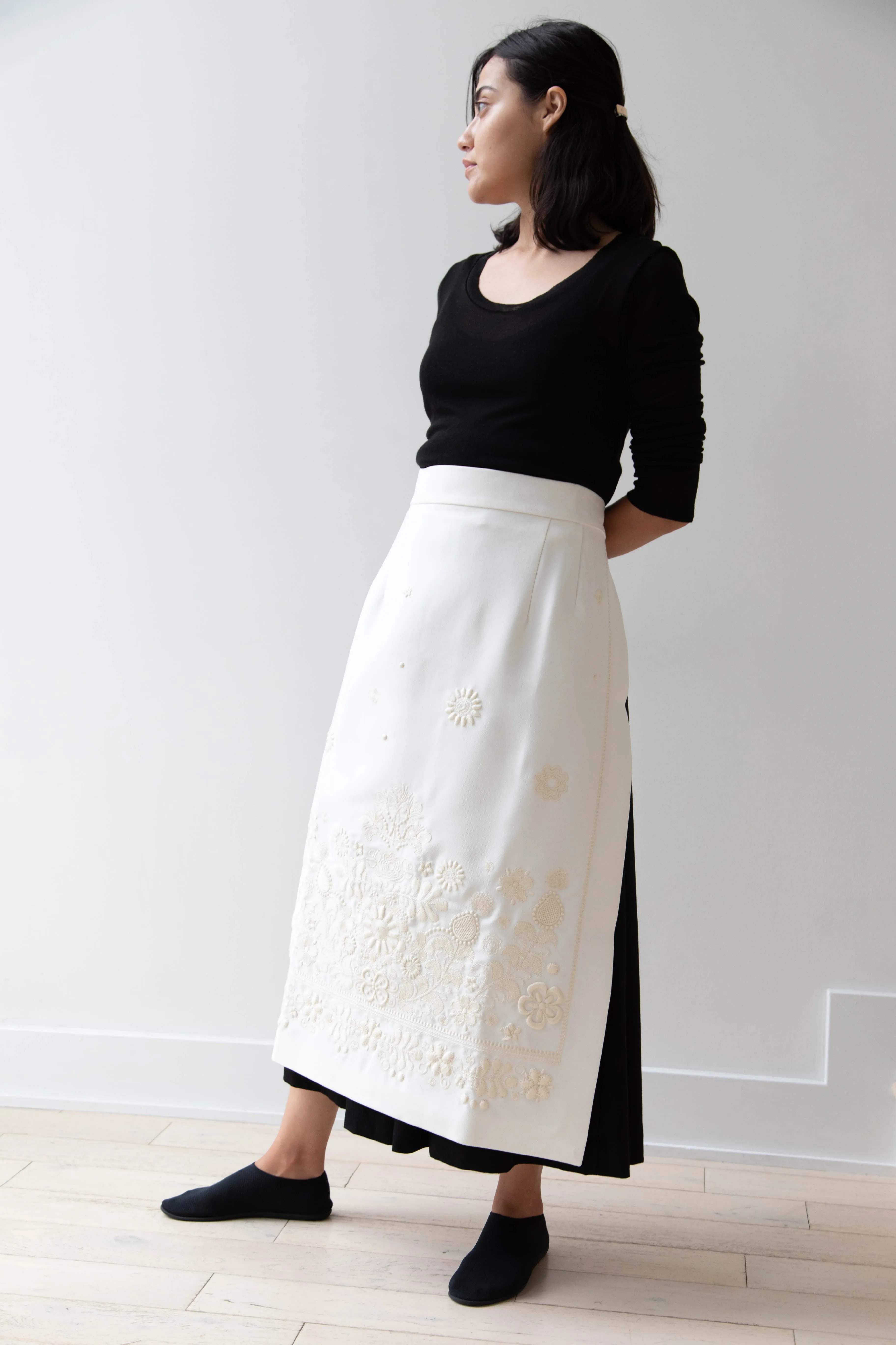 Delegan | Embroidered Plakhta in Milk