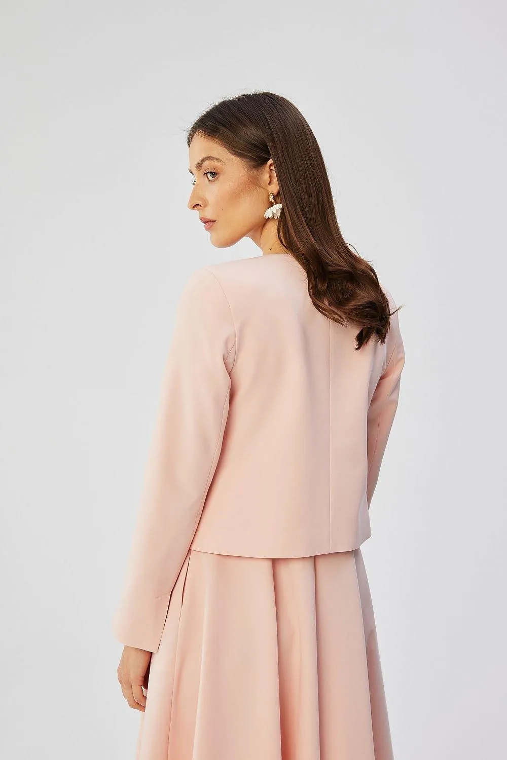 Effortlessly Stylish Short Jacket with Modern Touch