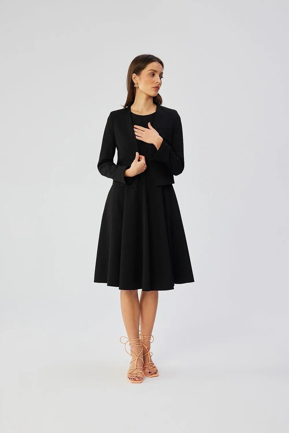 Effortlessly Stylish Short Jacket with Modern Touch