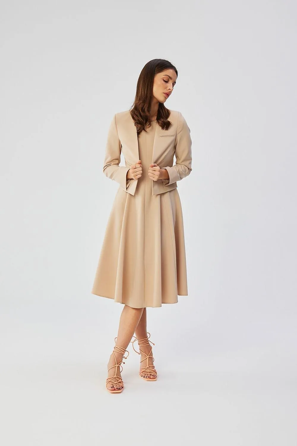 Effortlessly Stylish Short Jacket with Modern Touch