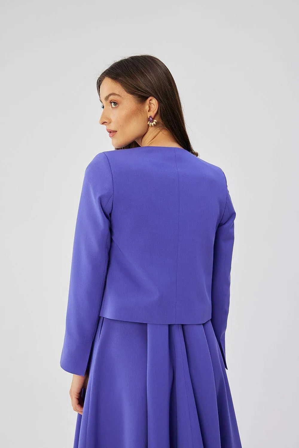 Effortlessly Stylish Short Jacket with Modern Touch