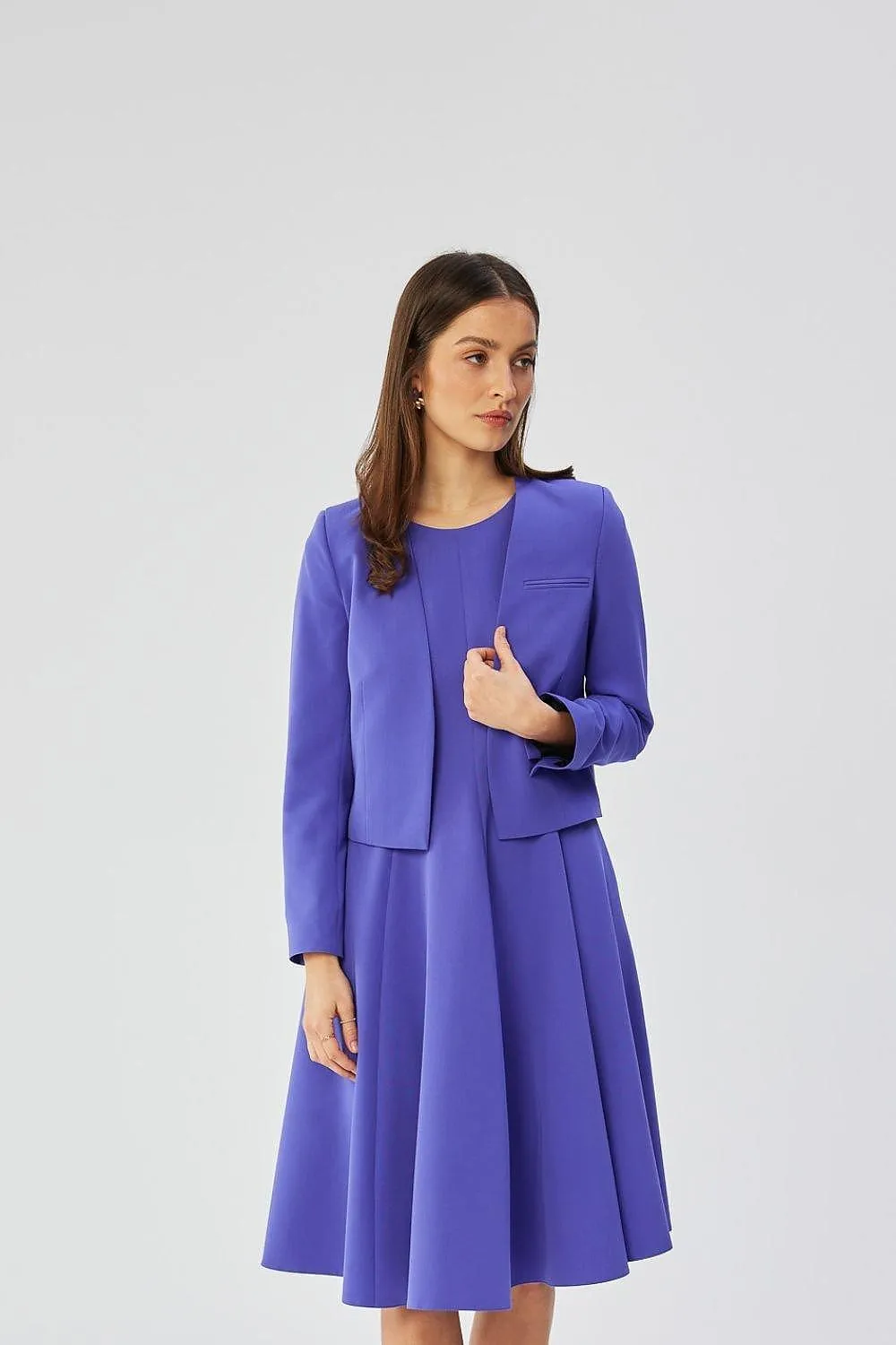 Effortlessly Stylish Short Jacket with Modern Touch