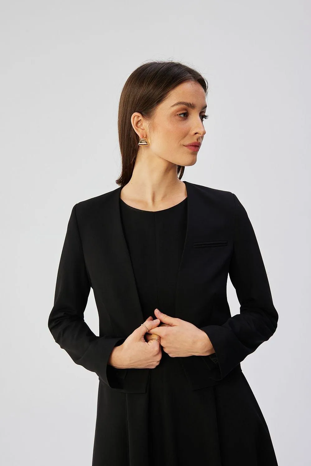 Effortlessly Stylish Short Jacket with Modern Touch