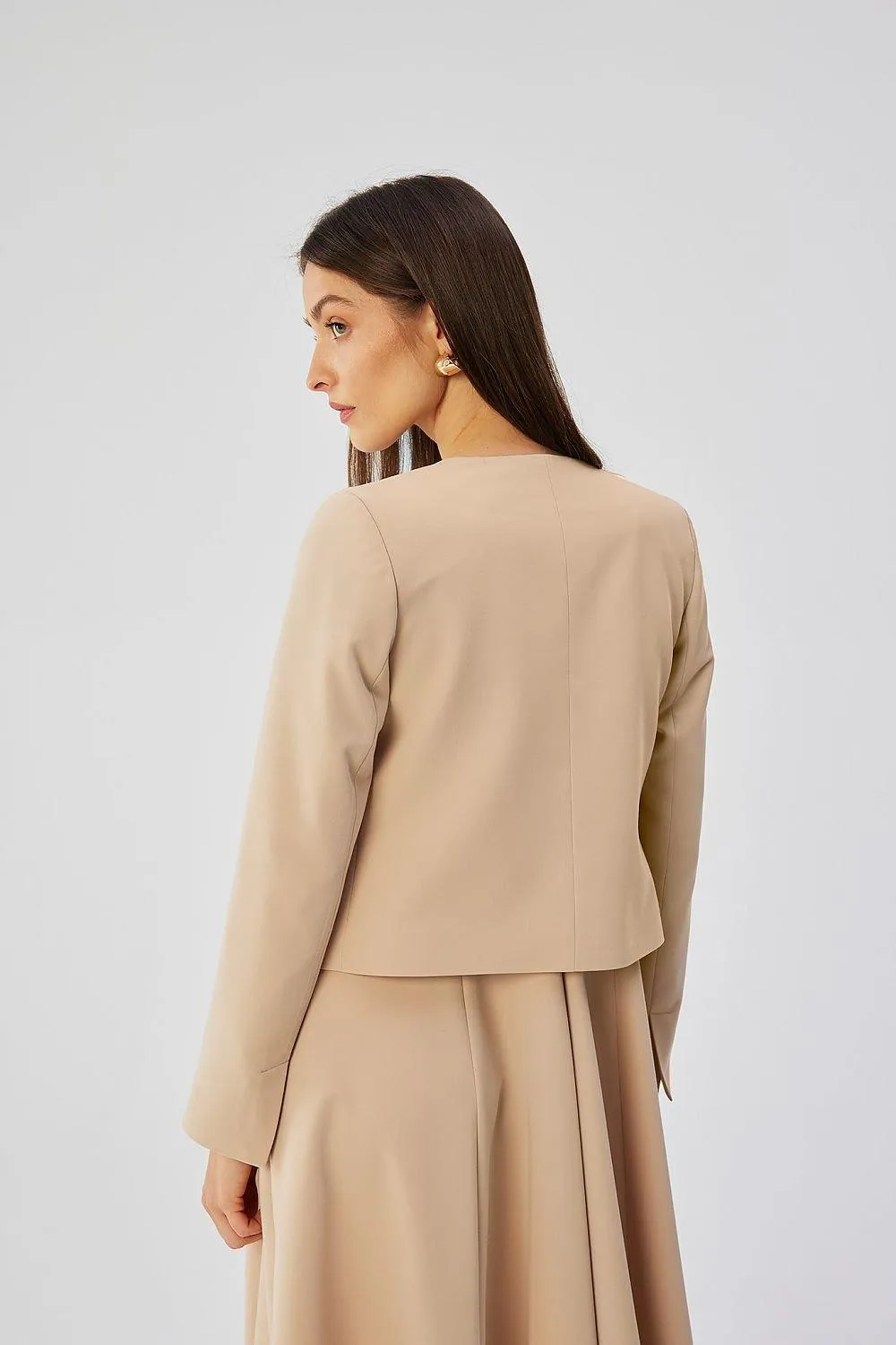 Effortlessly Stylish Short Jacket with Modern Touch