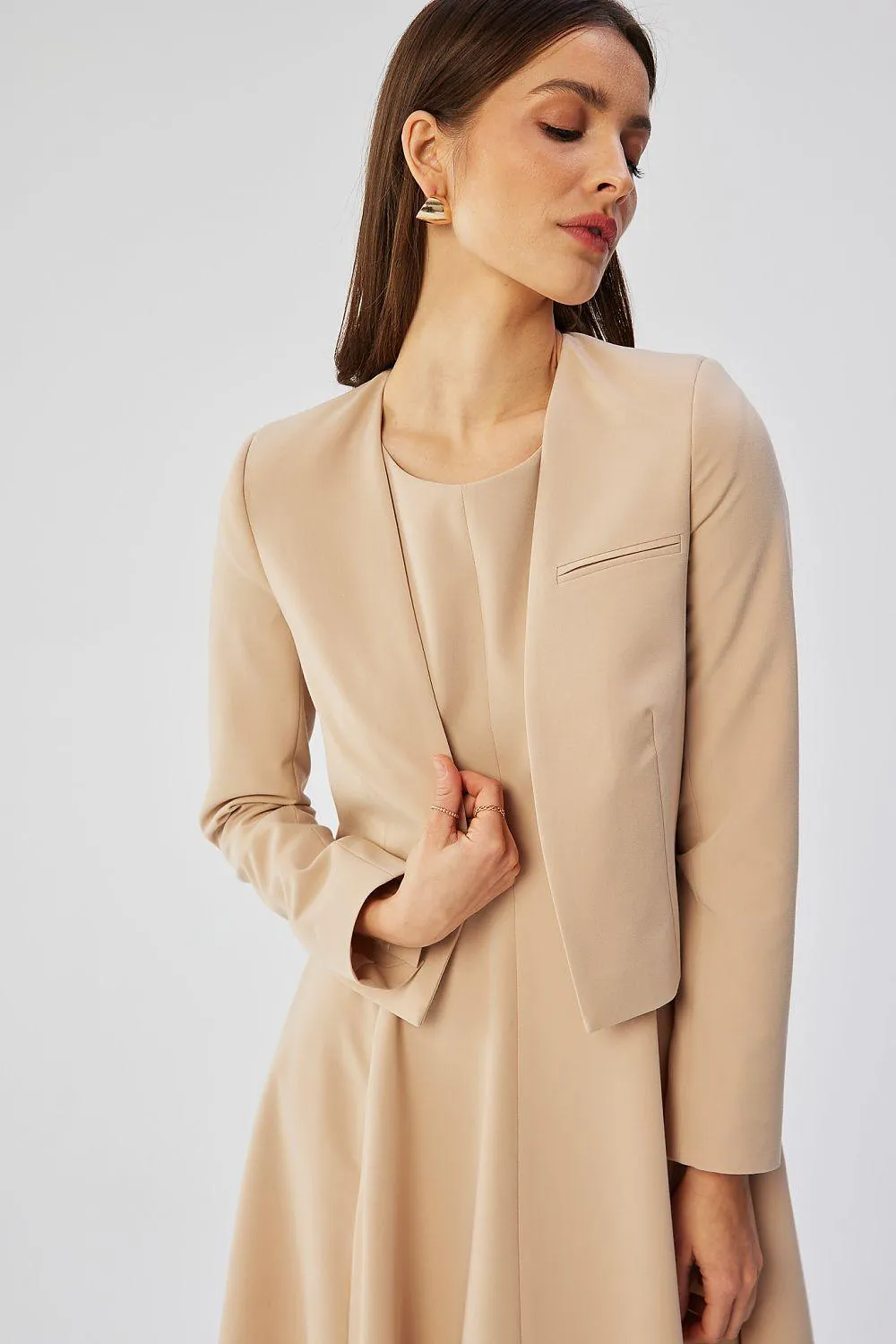 Effortlessly Stylish Short Jacket with Modern Touch